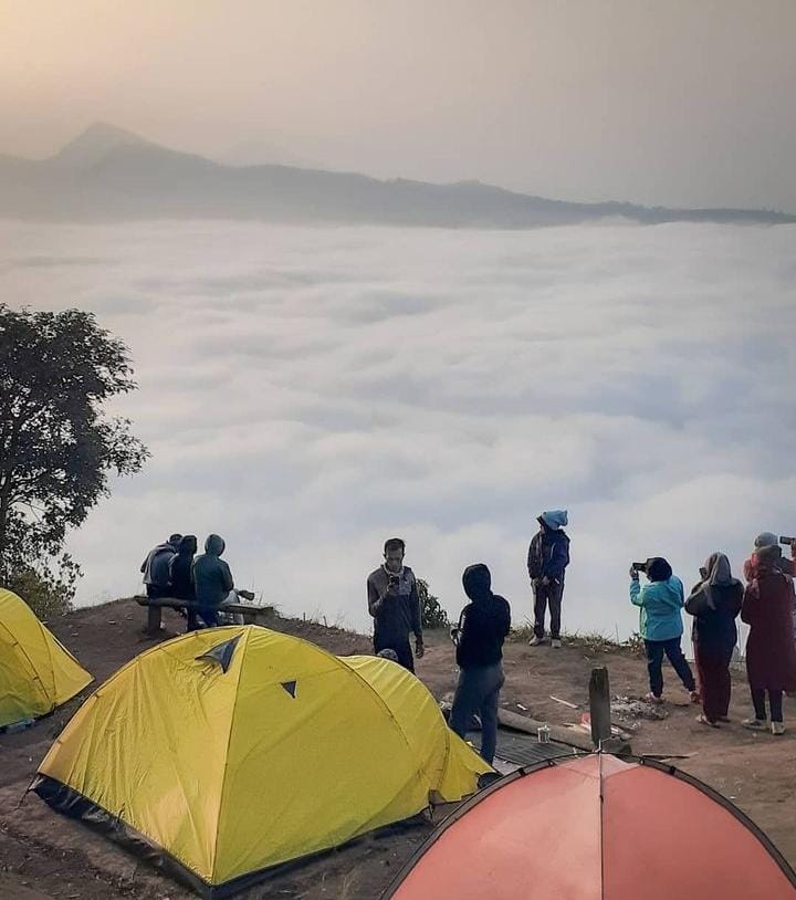 3 Tempat Rekomendasi Camping Murah Di Bandung!