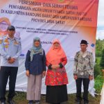 Anggota Komisi VII DPRRI Diah Nurwitasari saat peresmian dan serah terima PJU Tenaga Surya di Kabupaten Bandung Barat.