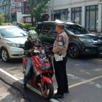 Ciptakan Kamtibmas, Satlantas Polrestabes Bandung gelar razia knalpot bising, Minggu (26/3). (Sandi Nugraha/Jabar Ekspres)