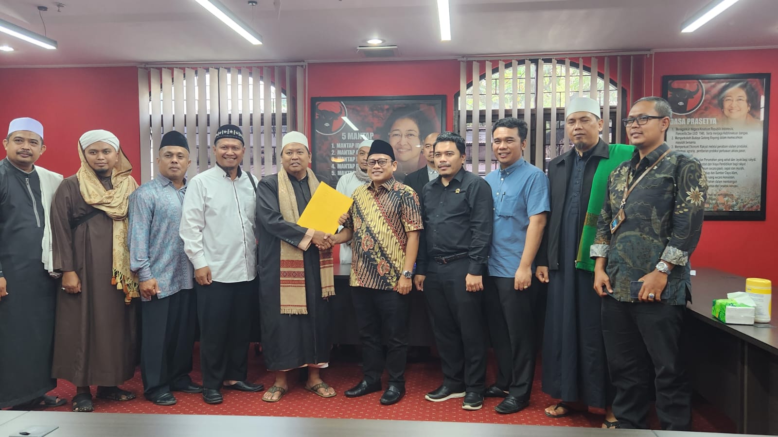 Forum Ulama, Tokoh dan Advokat Jawa Barat menyampaikan apresiasinya kepada PDI-Perjuangan yang telah konsisten menolak kehadiran Timnas Israel di Piala Dunia U-20.