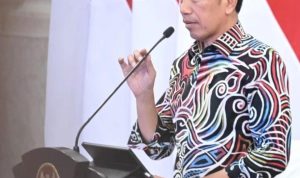 Cek fakta Presiden Jokowi pecat 64 Menteri buntut kasus pencucian uang Kemenkeu yang dibagikan melalui video Facebook, simak faktanya. Instagram/@jokowi.