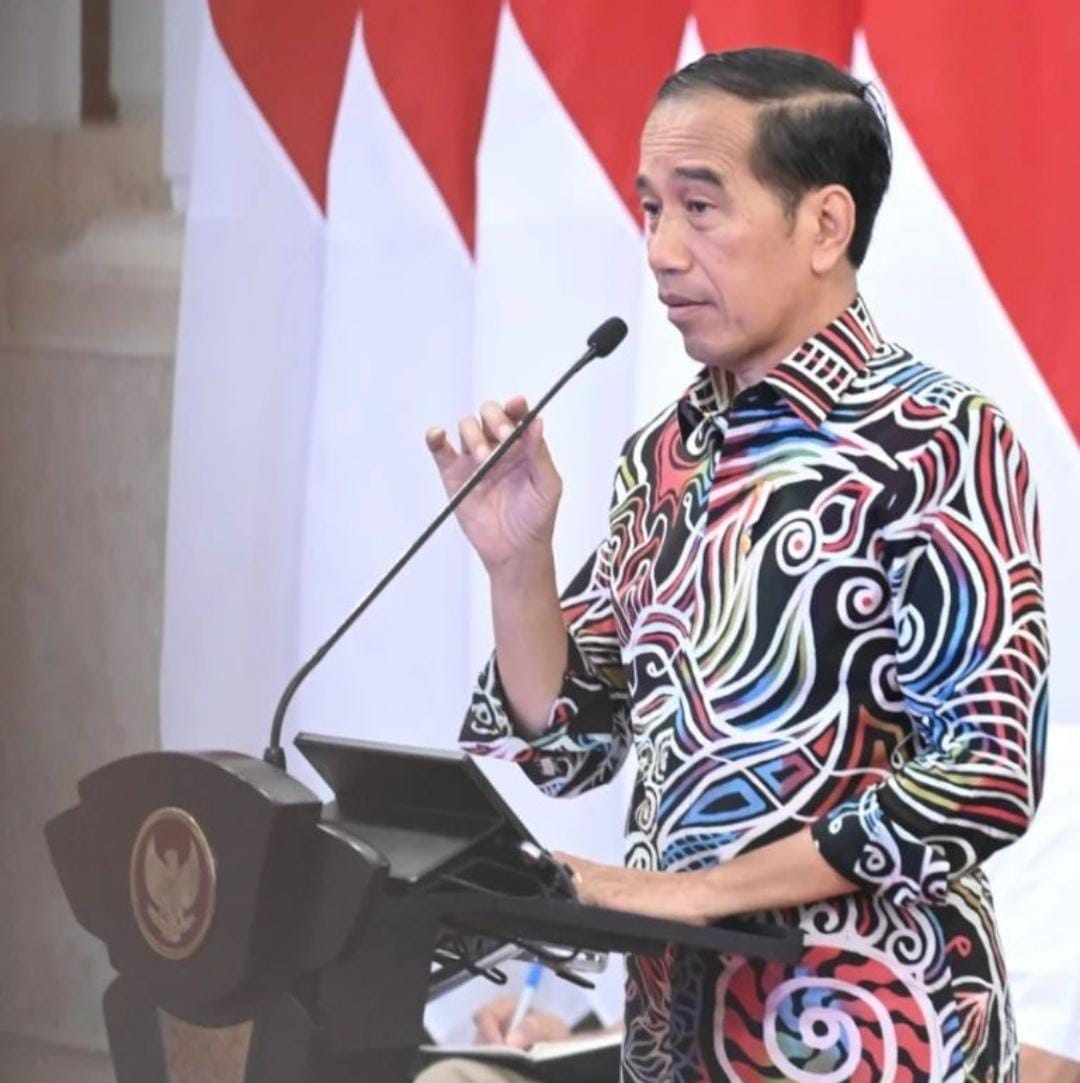 Cek fakta Presiden Jokowi pecat 64 Menteri buntut kasus pencucian uang Kemenkeu yang dibagikan melalui video Facebook, simak faktanya. Instagram/@jokowi.