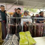 Di Kecamatan Majalaya Kabupaten Bandung memang banyak terdapat pabrik tekstile. Dulu masyarakat mengambil sisa-sisa kain dan benang