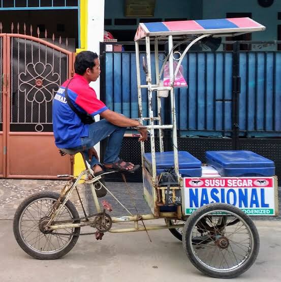 Pedagang susu murni Nasional