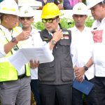 IST Gubernur Jawa Barat, Ridwan Kamil saat monitoring pekerjaan Pemeliharaan Berkala, Jl. Kartini, Kota Bekasi, Rabu (29/3/2023).
