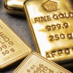 Harga emas Antam batangan pada perdagangan hari ini Senin, 27 Maret 2023 dilaporkan mengalami penurunan hingga Rp2 ribu per gram. logammulia.com