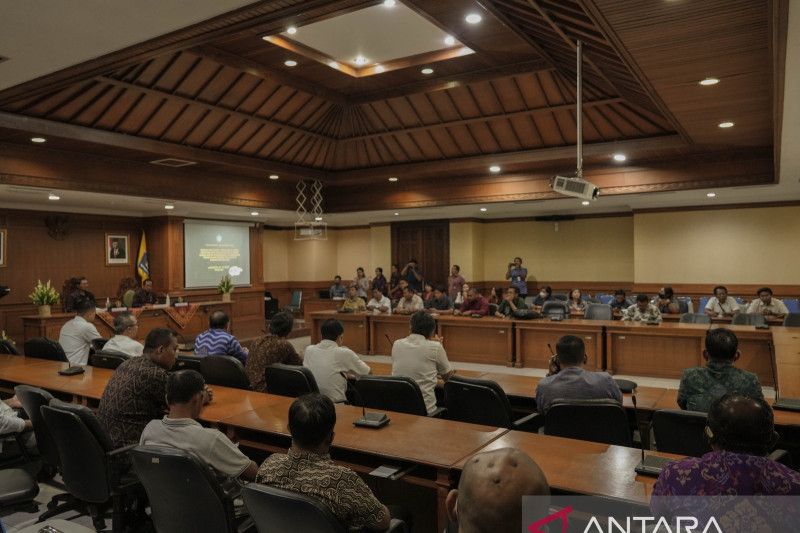 Focus Group Discussion (FGD) terkait sistem kerja sama pemerintah pusat, provinsi dan Kabupaten/kota dalam menjalankan kewenangan pelaksanaan pengelolaan sumber daya air di Badung. ANTARA/HO-Diskominfo Badung