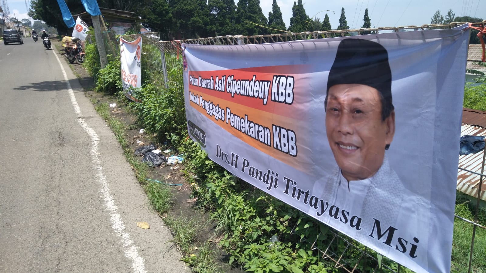 Mencuat Isu Bakal Nyalon Bupati KBB, Spanduk Wakil Bupati Banten Mulai Bertebaran di Bandung Barat