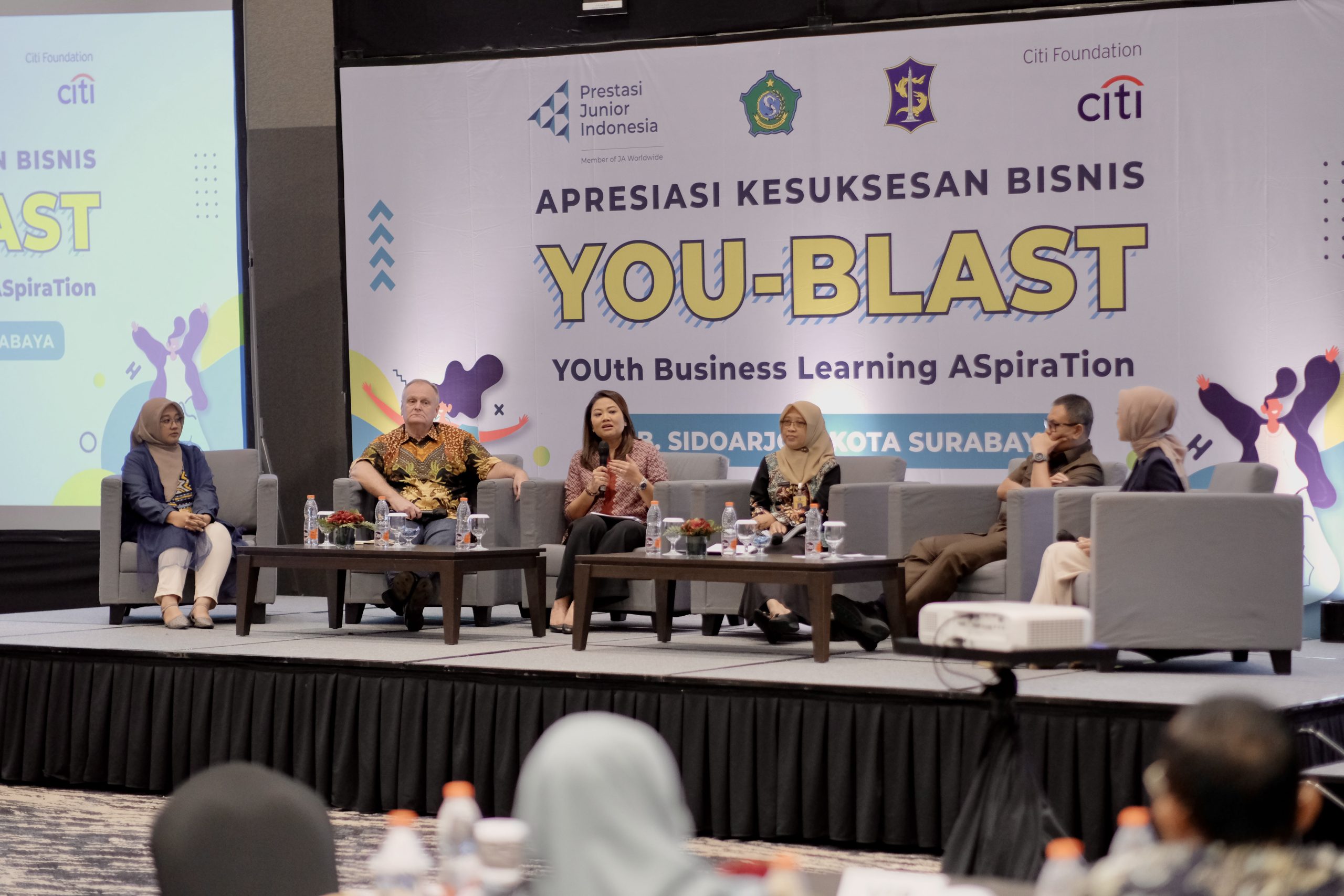 Sebanyak 100 lebih pelaku bisnis muda yang berasal dari wilayah Jawa Timur, Jawa Barat turut berpartisipasi dalam ajang pameran
