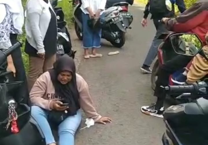 Sebuah video viral di media sosial korban begal dilakukan terhadap seorang wanita di Jalan Cihalarang, Desa Mekarsaluyu,Cimenyan,