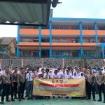 Sekolah Tinggi Ilmu Kepolisian (STIK) angkatan 80WPT yang mendatangi SMK Negeri 2 Kota Cimahi untuk mensosialisasikan layanan Samsat Online