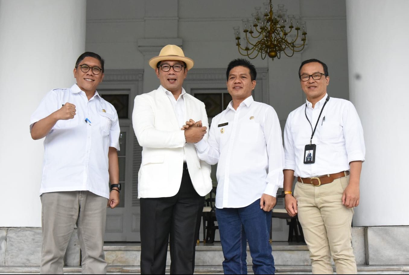 Setelah saling sindir di Media Sosial (Medsos) terkait keinginan Bupati Bandung Dadang Supriatna membangun Flyover Bojongsoang,