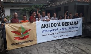 Sudah tiga tahun tunjangan uang ketupat bagi para pensiunan PT Pos Indonesia dihentikan oleh direksi dengan alasan efesiensi.
