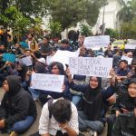 Tuntut Penurunan UKT dan Fasilitas, Mahasiswa UIN SGD Bandung Gelar Aksi