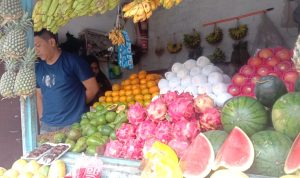 Harga bahan baku takjil meningkat drastis di pasar Cibiuk / Fahminah