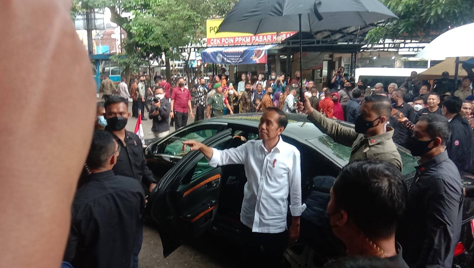 Presiden Jokowi saat kunjungan kerja ke Kota Bandung beberapa waktu lalu. Hari ini presiden melakukan kunker selama dua hari pada 5-6 Maret 2023. (Sandi Nugraha/Jabar Ekspres)