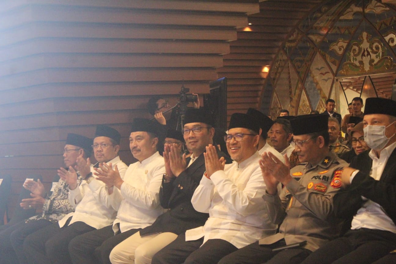 Gubernur Jawa Barat, Ridwan Kamil saat peresmian Galeri Rasulullah di Kawasan Masjid Raya Al Jabbar. (SADAM HUSEN SOLEH RAMDHANI/JABAR EKSPRES)