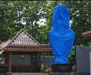 Viral Patung Bunda Maria di Tutup Terpal