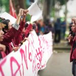 Koordinator Aksi Muhammad Fachri, saat memimpin orasi dalam aksi unjuk rasa Gemppar di depan kantor BPN Kota Bogor, Senin (13/3). (Yudha Prananda / Jabar Ekspres)