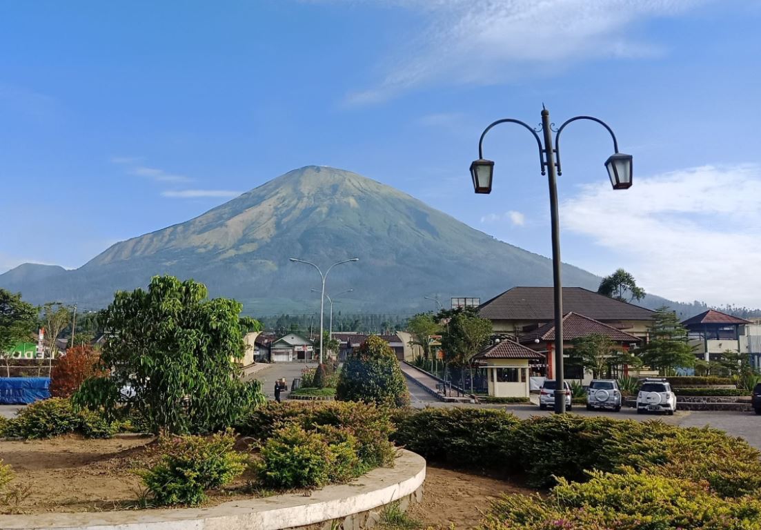 Pemandangan yang disajikan dari Rest Area Kledung, Temanggung