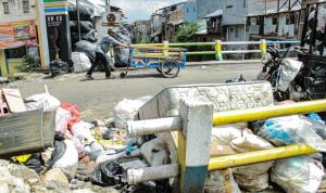 Tumpukan sampah di wilayah Kecamatan Lengkong, Kota Bandung. (DOK/JABAR EKSPRES)