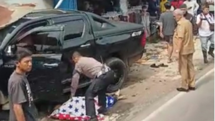 Mobil Bupati Kuningan Tabrak Pemotor di Jalan Sindangagung, Kuningan pada Senin (3/4) Siang