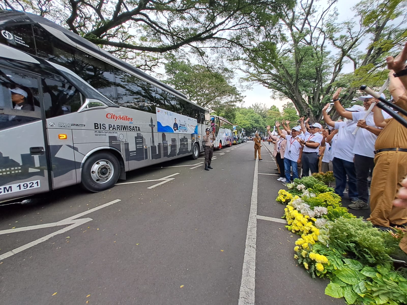 Holding Defend ID Berangkatkan 1000 Pemudik Gratis Warga Bandung Rute Jawa-Sumatera