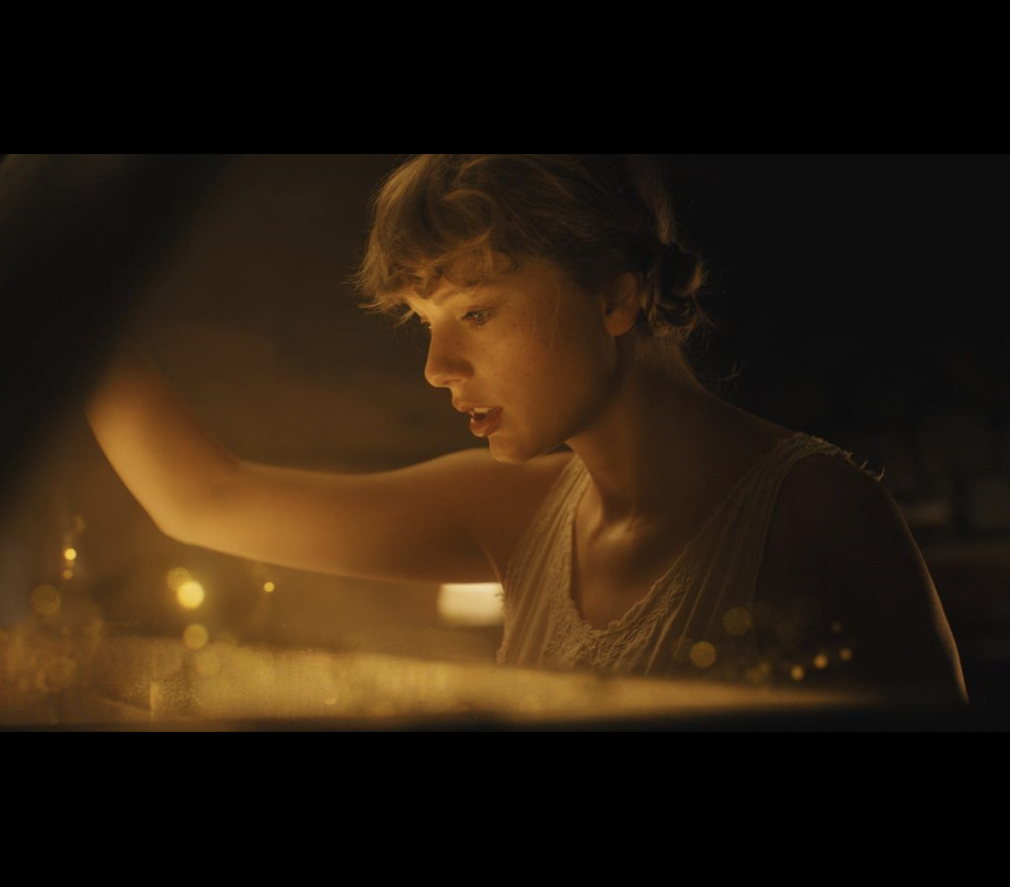 Lirik Lagu Cardigan – Taylor Swift, Serta Makna Dibaliknya