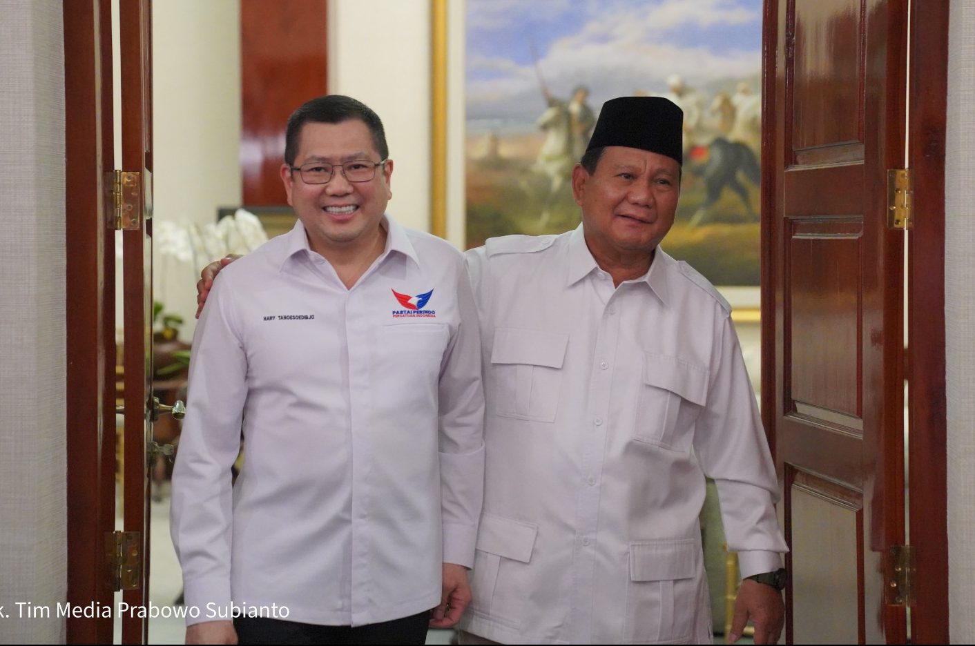 Ketua Umum Partai Gerindra Prabowo Subianto menawarkan kepada Partai Perindo untuk bergabung ke dalam koalisi besar pada Pemilu 2024 nanti