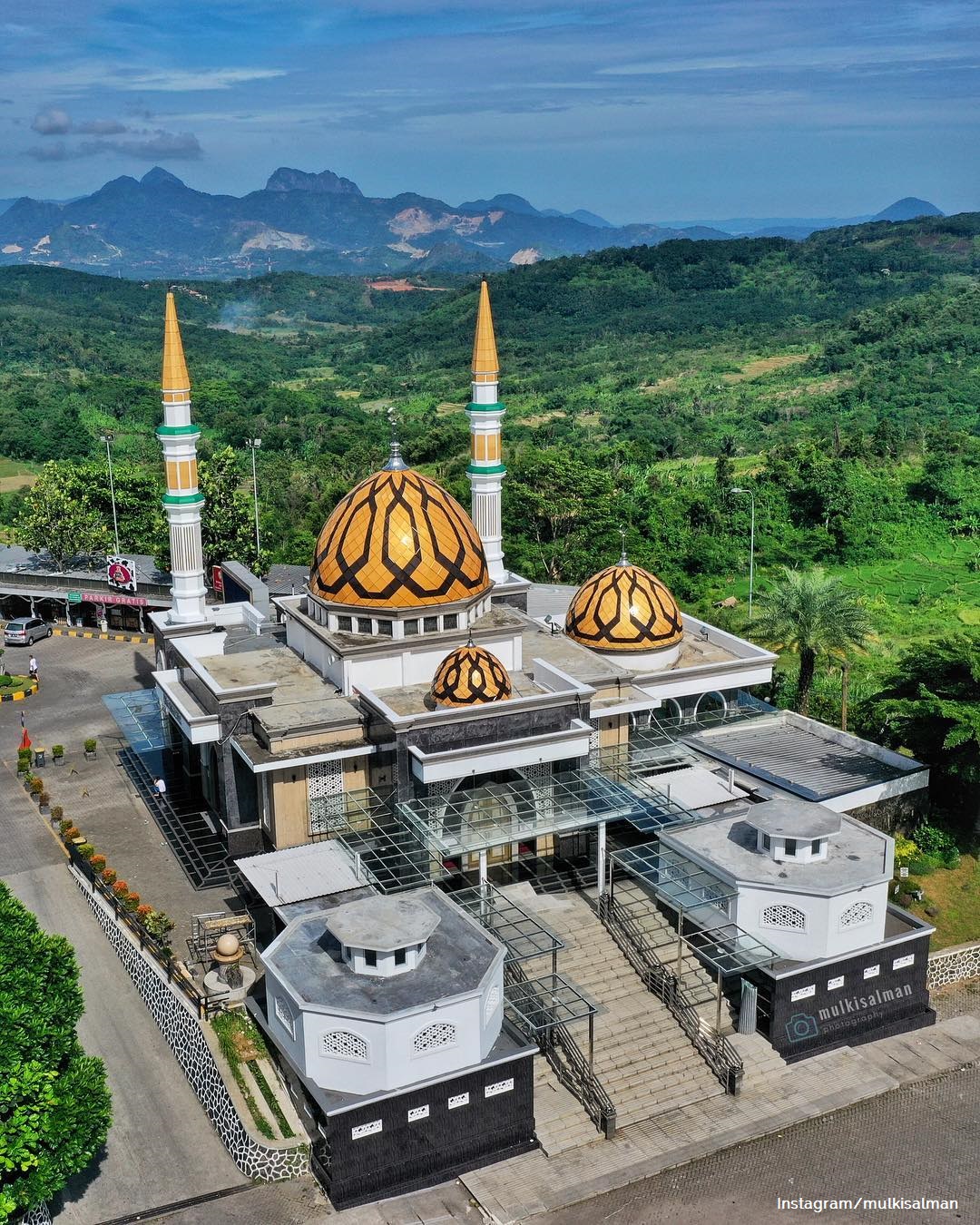 Masjid Al Mi'raj di Rest Area KM 97 Tol Cipularang