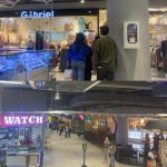 Menjelang Hari Raya Idul Fitri 1444 H Mall Bandung Mulai Dipenuhi Banyak Pengunjung Untuk Berbelanja Baju Lebaran