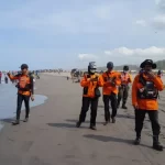 SAR Deploys Five Teams to Search for Drowned Tourist at Parangtritis Beach