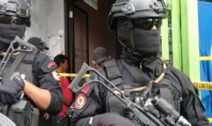 Personel Densus 88 Polri dilaporkan terluka pada saat menghadapi baku tembak dengan terduga teroris di Pringsewo, Lampung. NTMC Polri.