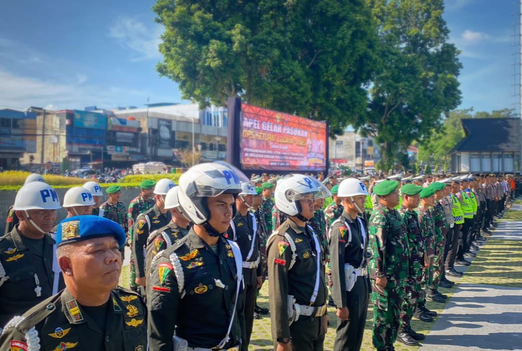 Aparat gabungan saat mengikuti apel Gelar Pasukan Operasi Ketupat Lodaya 2023 di Alun-alun Kota Bogor, Senin (17/4). (Yudha Prananda/Jabar Ekspres)