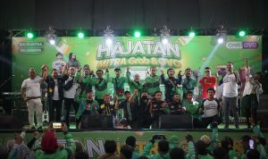 Ribuan Mitra Grab di Bandung meramaikan acara HAJATAN Grab, perhelatan akhir tahun yang menjadi ajang bagi para mitra untuk berkumpul bersama di Aula Satata Sariksa pada Desember 2022.