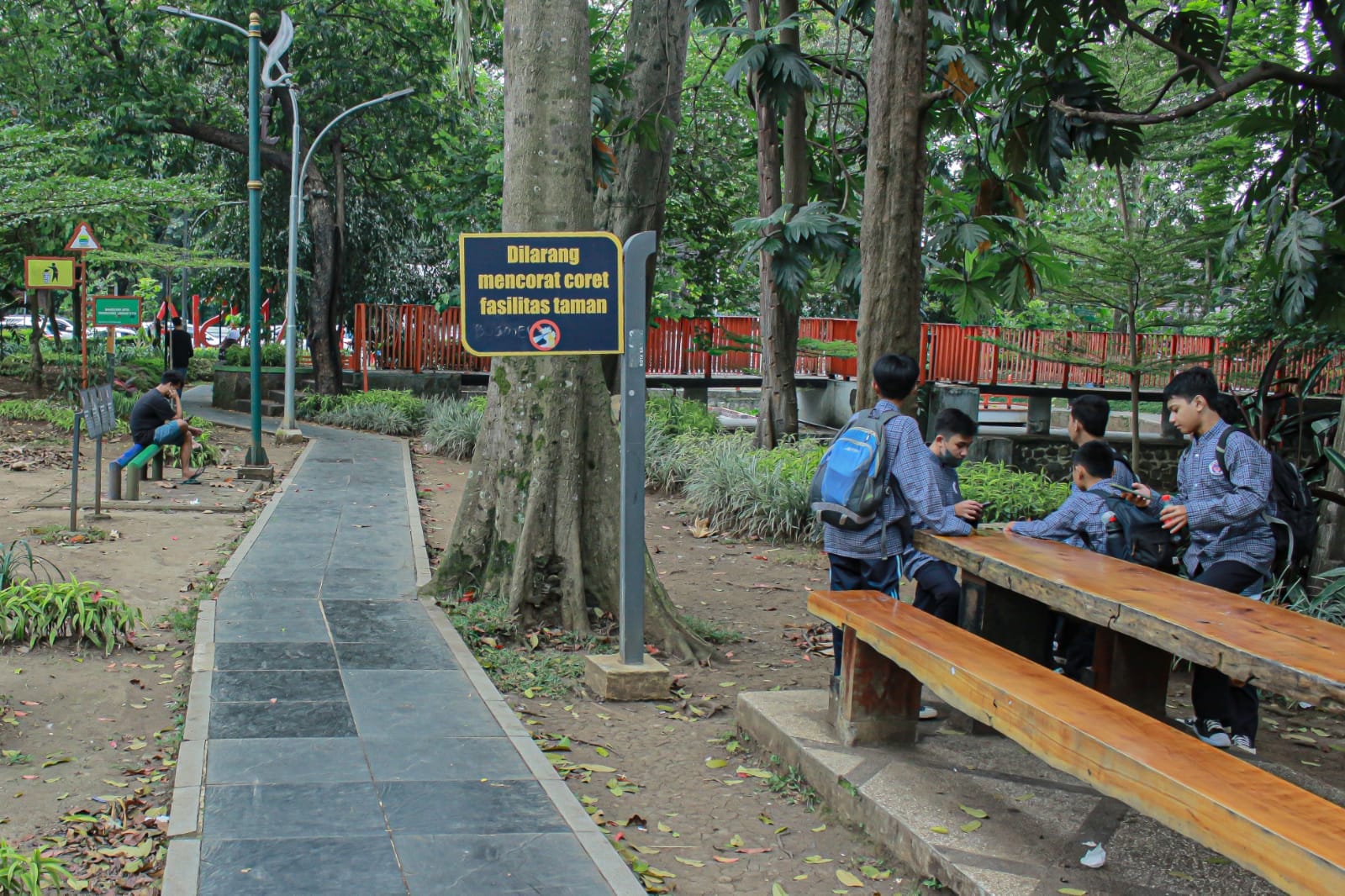 Sejumlah siswa saat bermain di salah satu taman di Kota Bandung. (Ilustrasi)