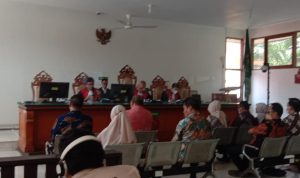 Sidang perkara kasus korupsi yang melibatkan mantan Bupati Cirebon Sunjaya Purwadisastra sampai pada agenda pemeriksaan saksi.