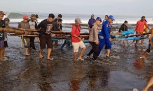 The Search for Lost Fishermen in the Garut Sea by the SAR Team