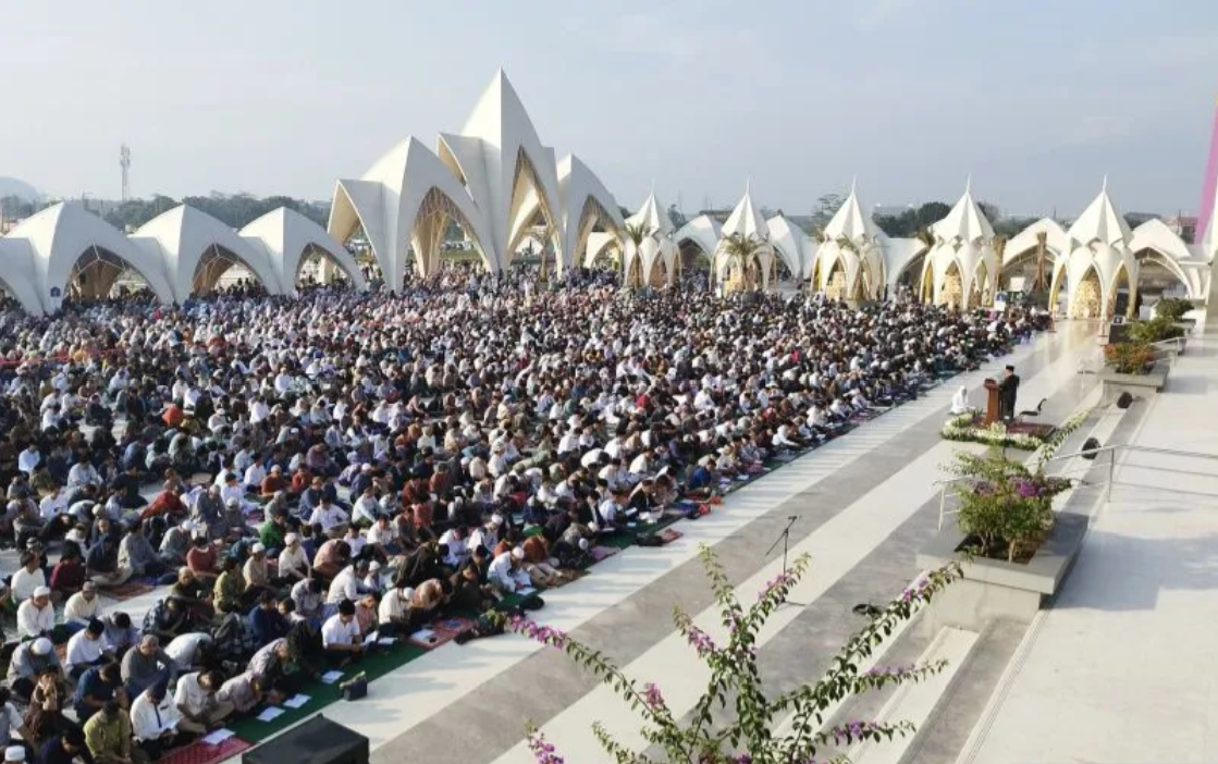 Pelaksanaan shalat ied di Masjid Raya Al Jabbar (22/4/2023)