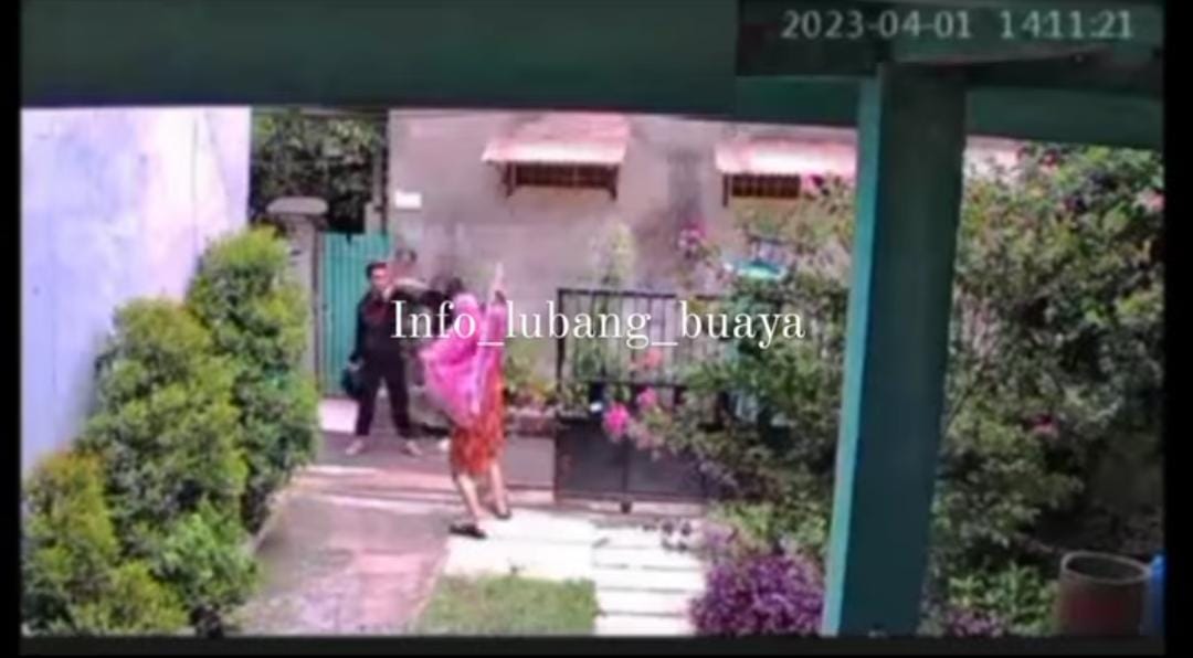 Viral dua tetangga baku hantam hingga saling lapor polisi pada 2 April 2023 di wilayah pemukiman Kayumanis, Matraman, Jakarta Timur. Tangkap layar Instagram/@info_lubang_buaya.