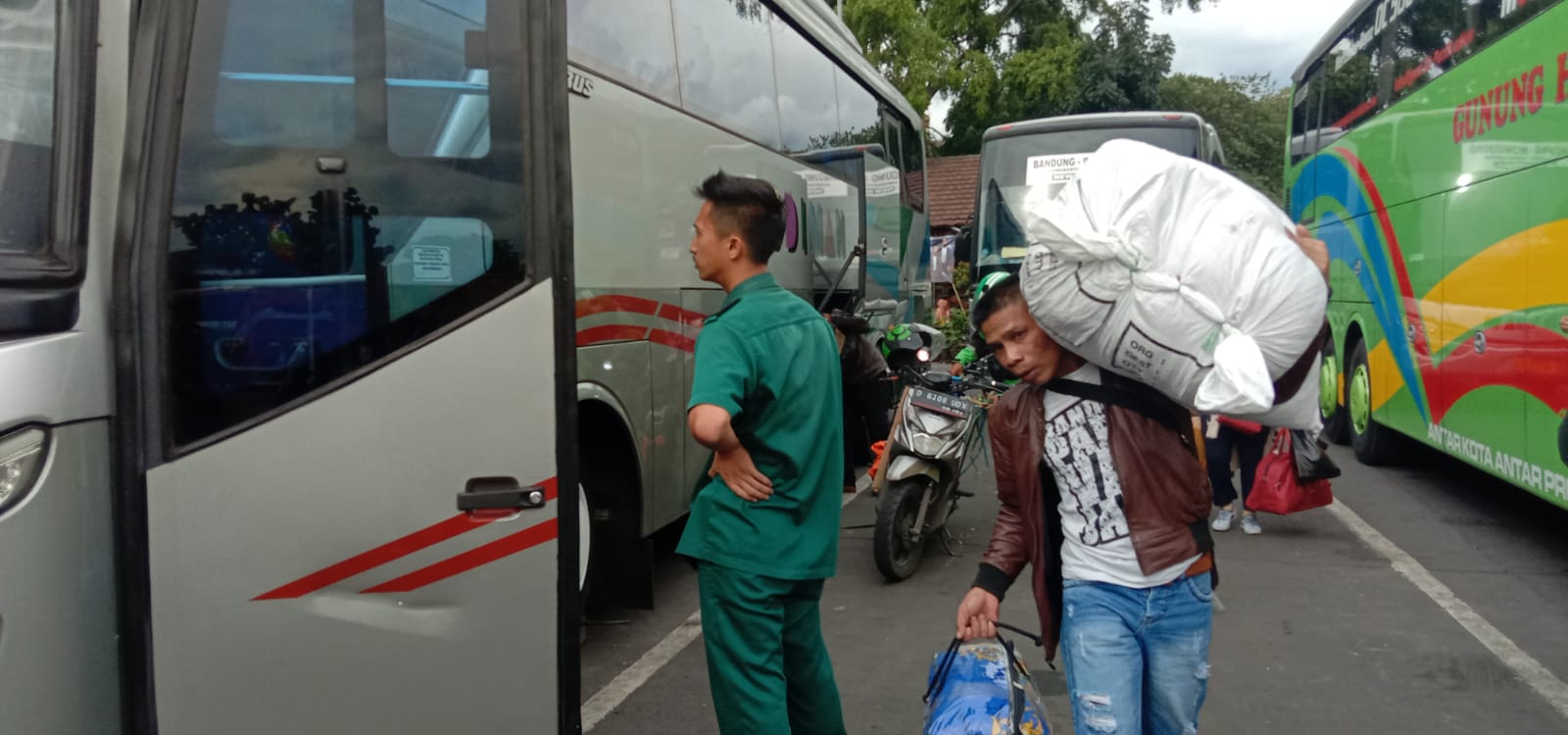 Ist. Angkutan lebaran tahun 2022 di Terminal Cicaheum Bandung. Foto. Sandi Nugraha.