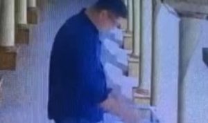Pria penempel barecode QRIS di kotak amal masjid yang sempat viral di media sosial baru-baru ini ditangkap polisi. Istimewa.