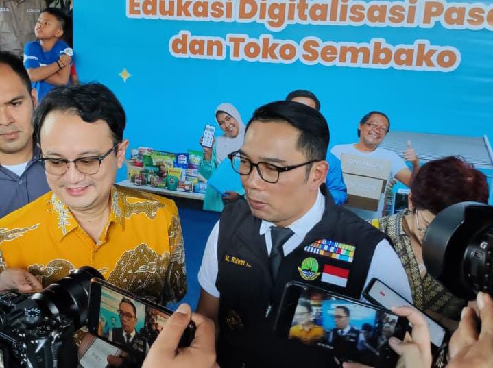 Gubernur Jawa Barat (Jabar) Ridwan Kamil mengaku baru mendapat kabar terkait belum dibukanya Tol Cisumdawu / Jabar Ekspres