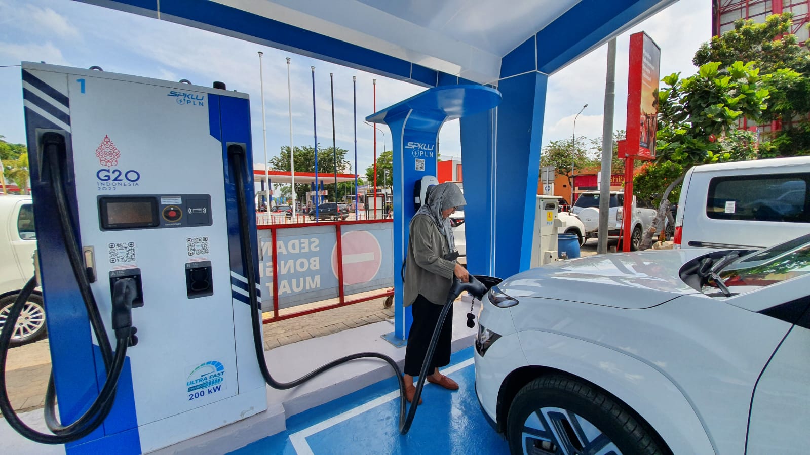 PLN Jabar Siapkan 11 SPKLU Fast-Charging di Jawa Barat untuk para pemudik mobil listrik