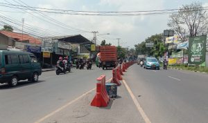 Dok. H-3 lebaran, Jalur Cibiru Kota Bandung ramai lancar. Rabu (19/4). Foto. Sandi Nugraha.