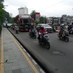Sejumlah pengendara saat melintasi ruas jalan Jembatan Otista, Kota Bogor. (Yudha Prananda / Jabar Ekspres)