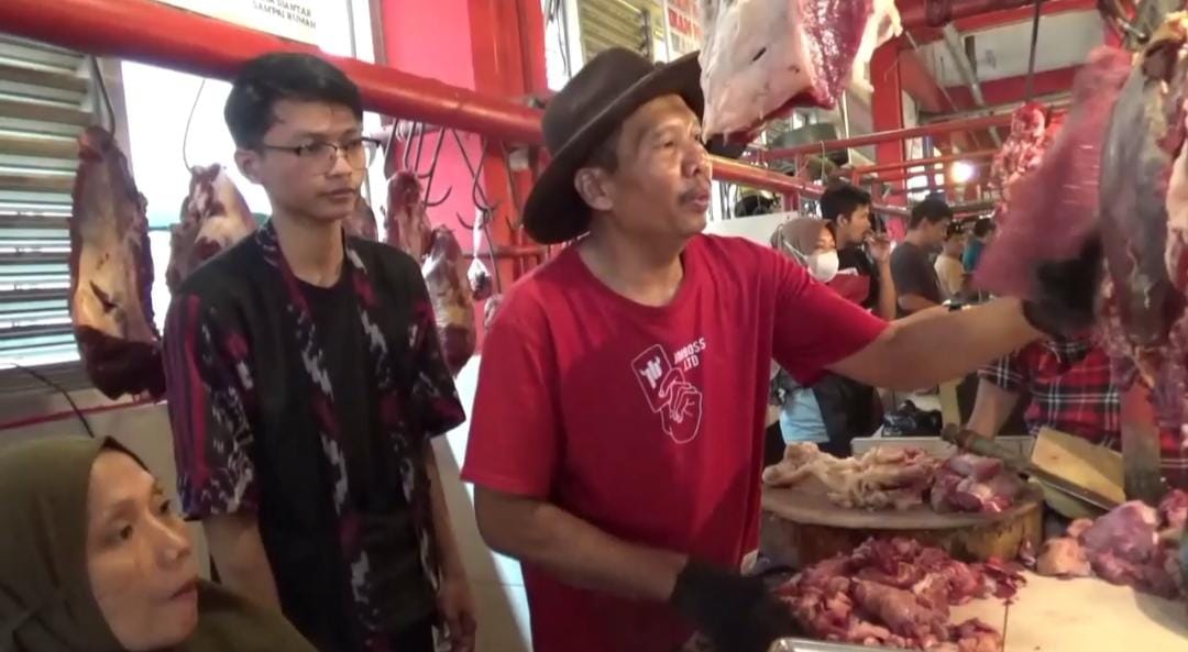 Satu Hari Jelang Lebaran, Harga Daging Ayam dan Sapi Meroket di Cimahi / Jabar Ekspres