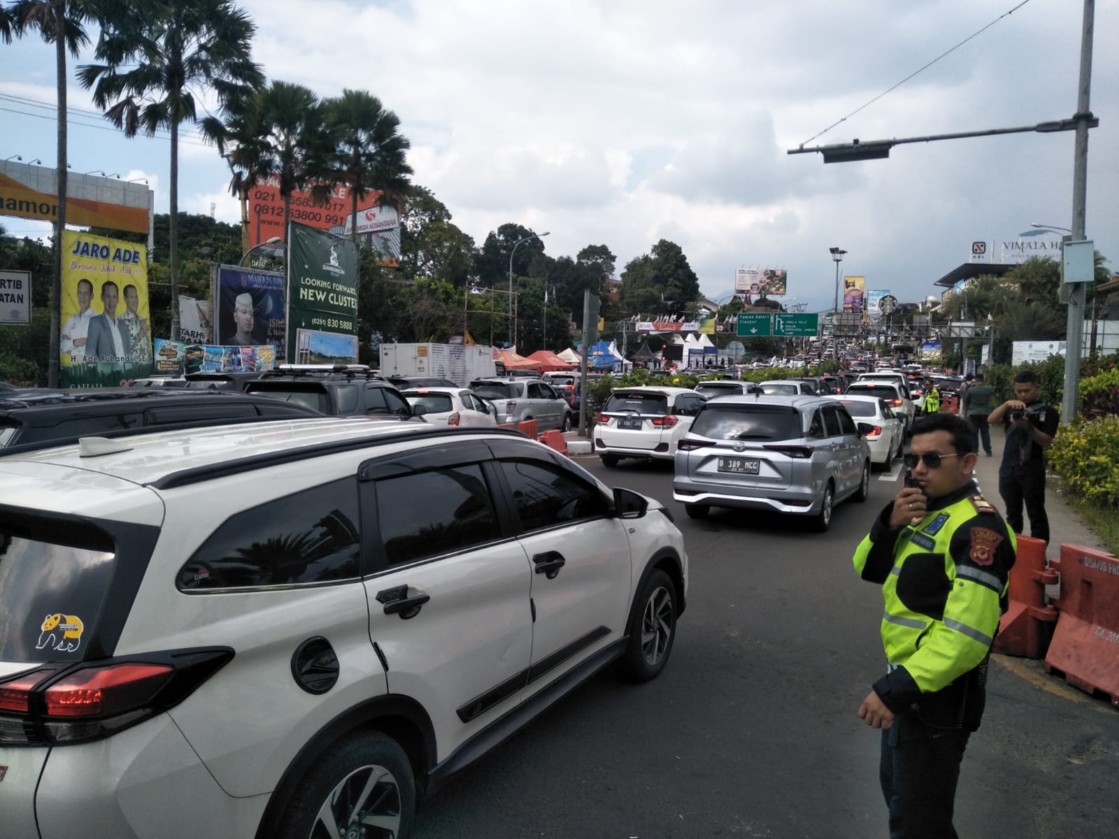 Kemacetan terjadi di jalur Puncak simpang gadog, Kabupaten Bogor. Foto : Sandika Fadilah/Jabarekspres.com