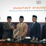 Para pimpinan DPRD Kota Bogor bersama Wali Kota Bogor Bima Arya dan Wakilnya Dedie A Rachim usai mengesahkan Perda Kota Bogor Ramah HAM. (Yudha Prananda / Istimewa)