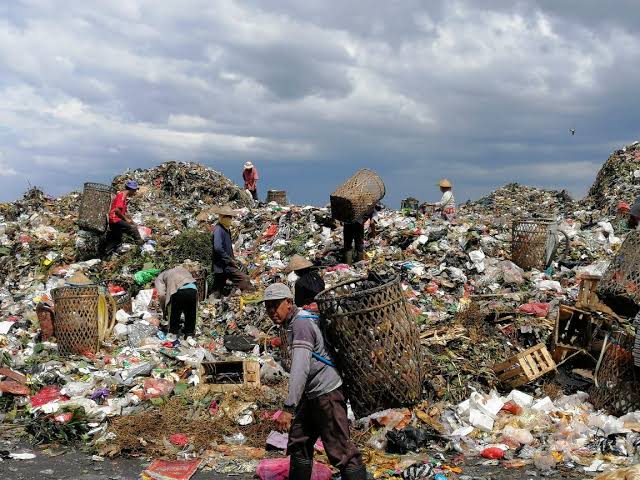 Ilustrasi : Tempat Pembuangan Akhir Sampah (TPAS) Galuga. Foto : Istimewa